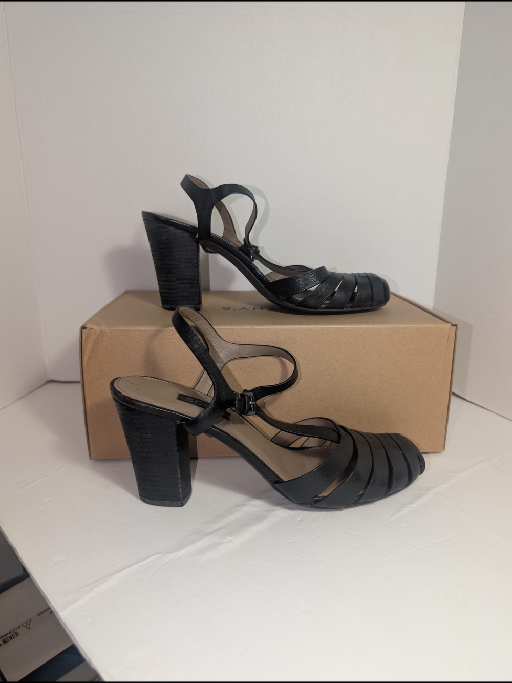 ECCO Omak Closed Toe Sandal
